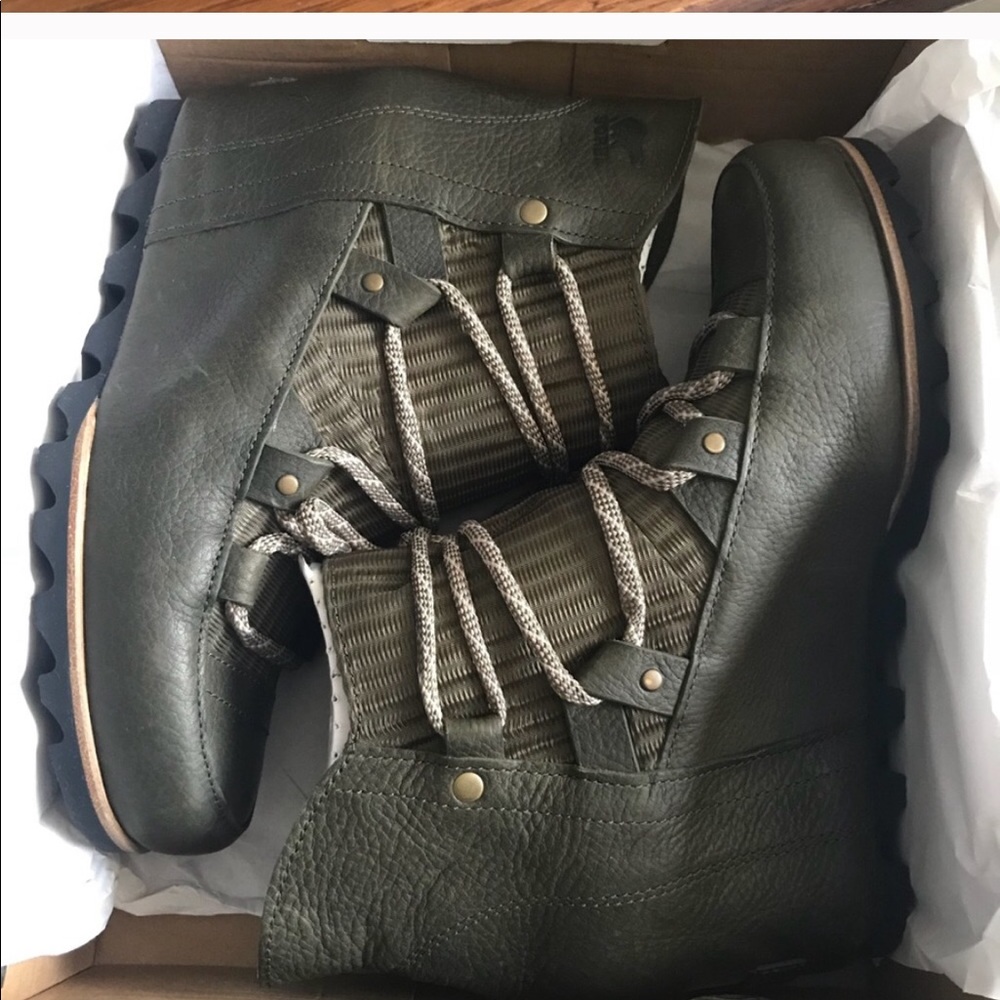 Sorel Sandy Wedges size 8.5 Olive Green